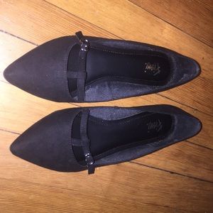 Black pointed toe flats